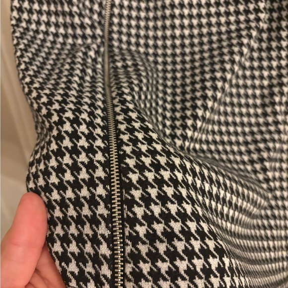 Lane Bryant Black and White Fitted Houndstooth Tank Top size 14/16 - Picture 4 of 7